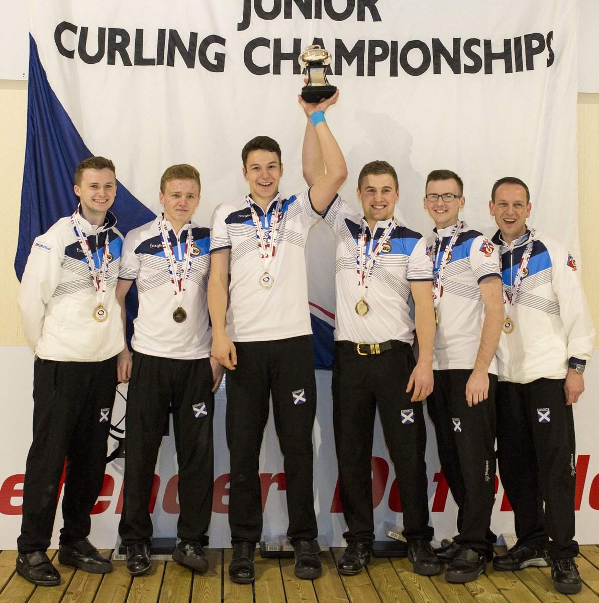 Scotland - 2016 World Junior Men's Curling Champions! royalcaledoniancurlingclub.org/?p=17099 #wjcc #curling Photo WCF/Marissa Tiel