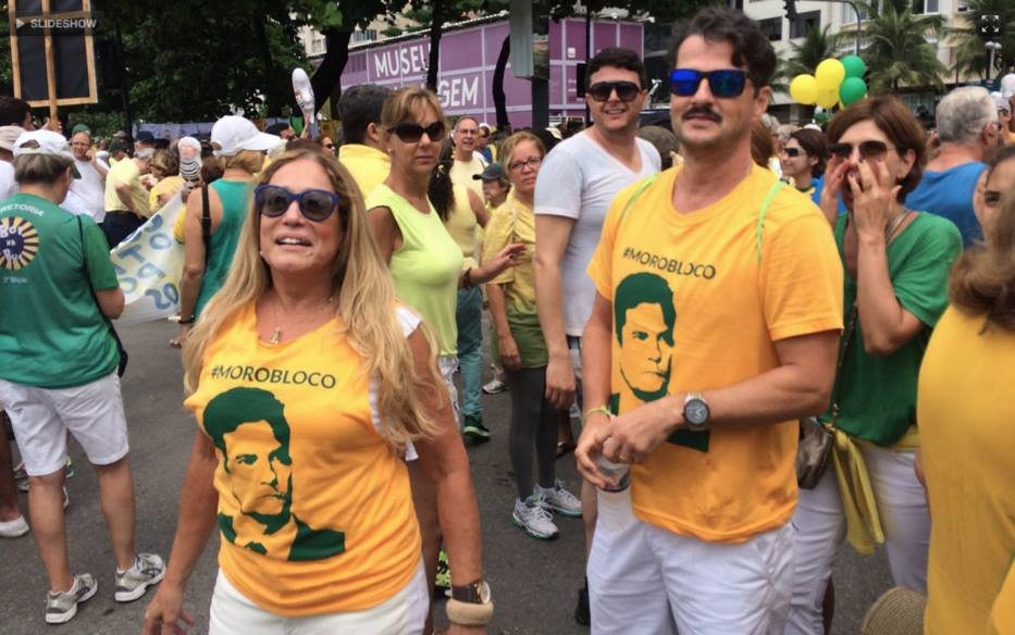 humansprotesto's tweet photo. MOROBLOCO x LULAPALOOZA:
DE QUE LADO VC ESTÁ??????/ https://t.co/6IMglvGAQs