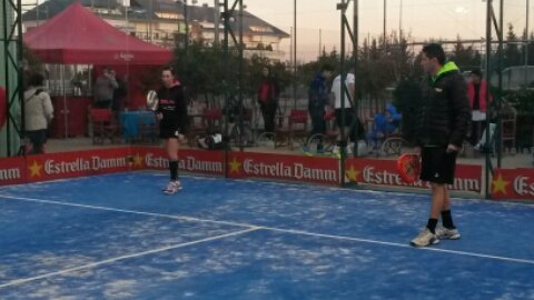 CircuitoPadelED's tweet photo. Comienza el espectáculo. @TitoAllemandi  en pista  en nuestro #ExpressED https://t.co/ZdnhK7IhTD