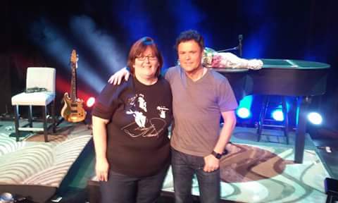 DonnyFan1962's tweet photo. This was the best day ever. Meeting @donnyosmond and getting to spend it with my family! #dtour #atlanticcity 💜💜💜 https://t.co/nRvlRjkTTf
