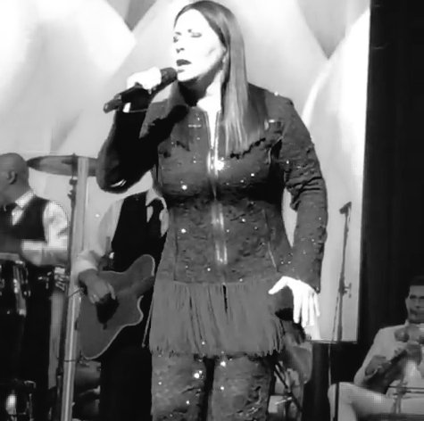 AG_porsiempre's tweet photo. Tanto sentimiento esa noche, nos inundรณ de tal manera que... ๐ GRACIAS! ๐๐๐๐
#AnaGabriel #MIAMI #11MAR2016 https://t.co/c0kODXfTZQ
