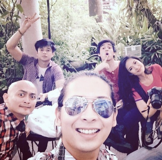 DEVONline_SQUAD's tweet photo. Devon Seron with the gentlemen 😊
#BMLcast
credit: mor1019charlz https://t.co/GctjoHSbsP