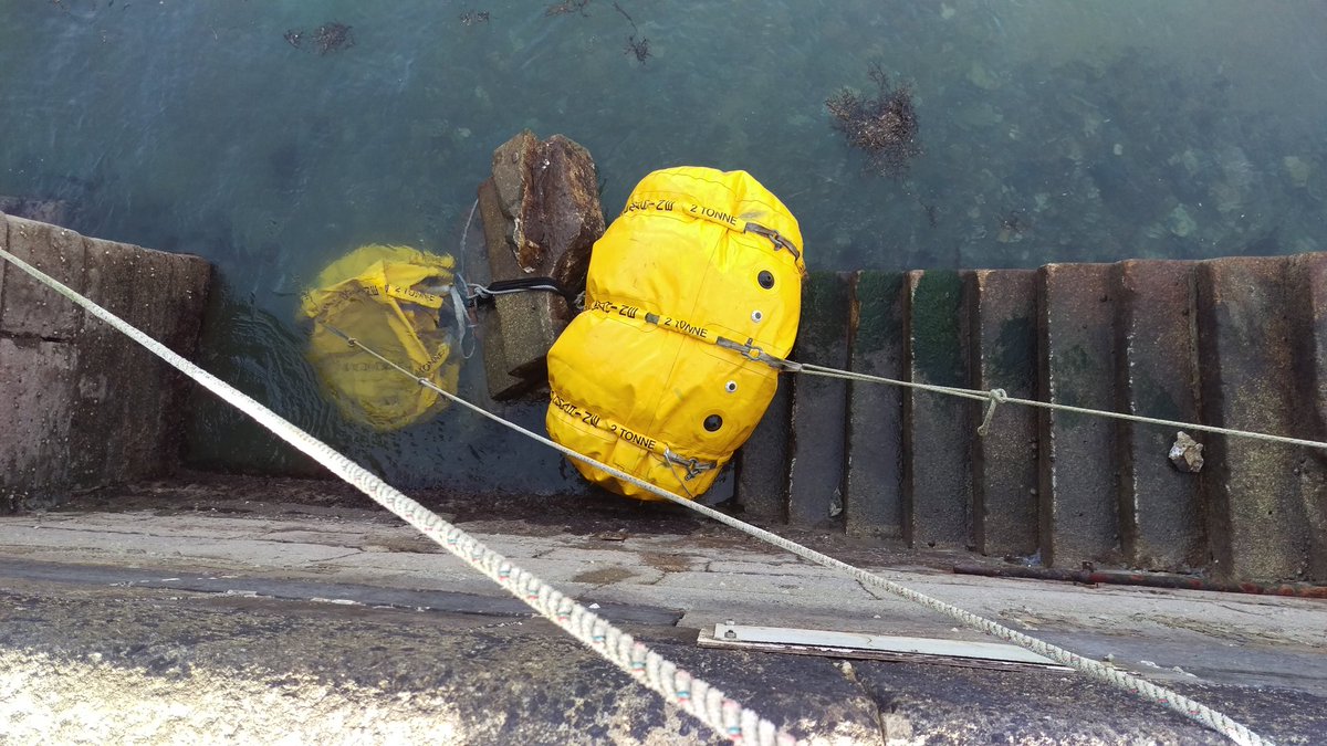 Severnconstruct's tweet photo. #scuba #liftingbag we need a higher tide but ready to go. #Plymouth #Devon @MrsConstruct https://t.co/nC3mB37wkU