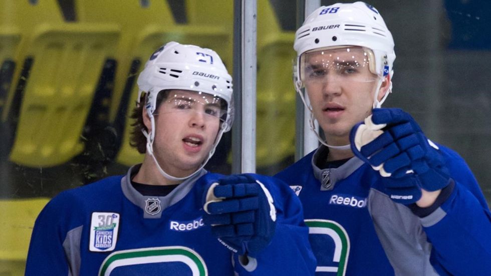 Pucksonnetca's tweet photo. The language of #HUTTONmania is universal.
#Canucks https://t.co/w3OBY4XdNZ