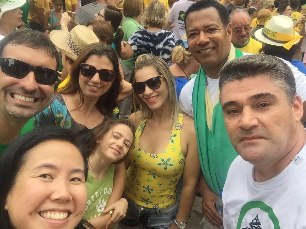 hector_aniceto's tweet photo. #VemPraRuaBrasil #13NasRuasForaPt #ForaDilma #ExplodePT https://t.co/CdfHIt6UEG