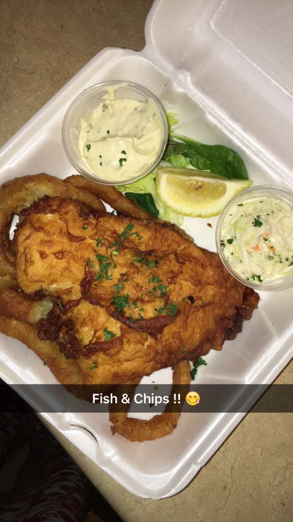 urcutie4eva's tweet photo. Fish and Onion Rings 😍 #ThanksToMyBaby https://t.co/2uHWYiC4Pv
