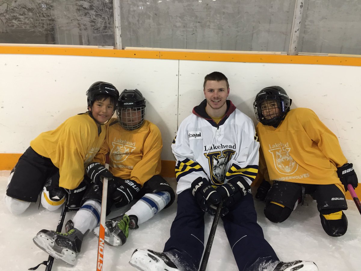 coach_kates's tweet photo. @lakeheaduhockey The Kids tired out Justin Macdonald!  Taking a quick rest! @WasayaAirways #ReachUp! https://t.co/uOnBgq5qiF
