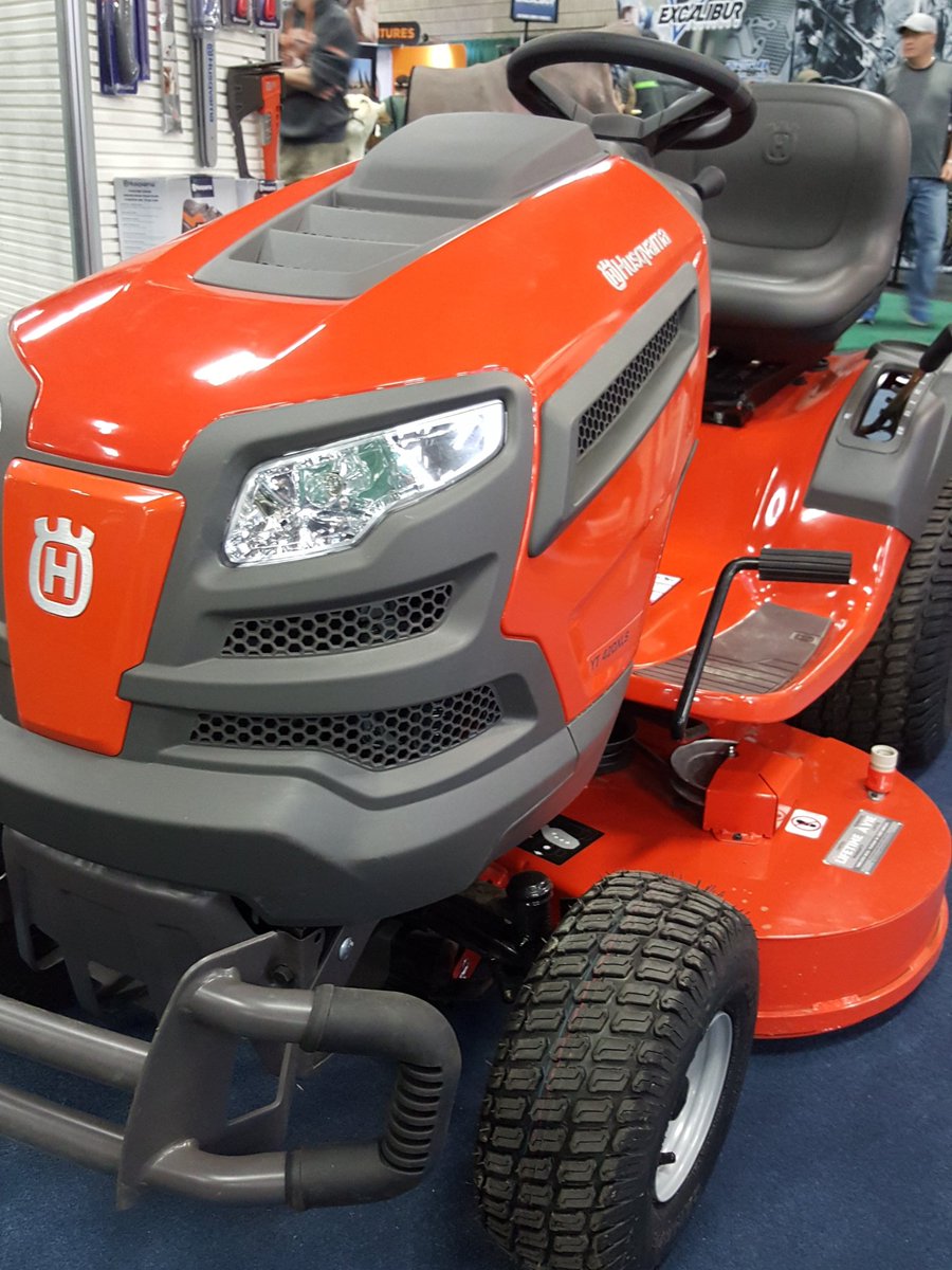 lawnmowerhosp's tweet photo. @kohlerengines powering this @HusqvarnaCA YT42DXLS tractor here at the #EBSS16 #yeg https://t.co/kllhYiwsmg https://t.co/QAcpmsK4Lo
