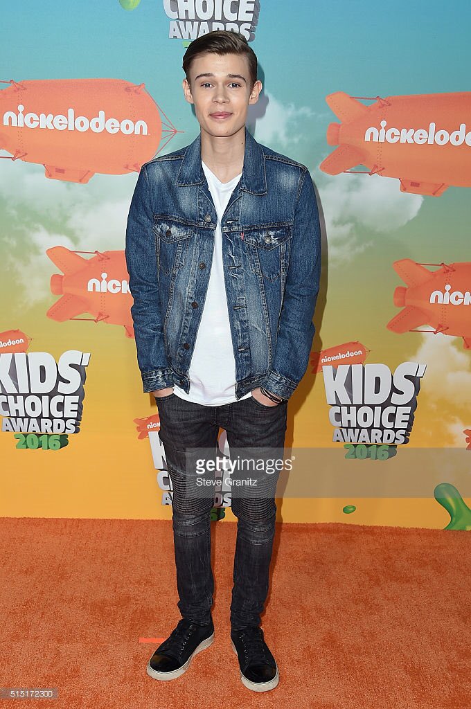 benlasniercrew's tweet photo. (HQ) @BenjaminLasnier at the Orange Carpet at the KCA's today (March 12). #benzilersunite #benjaminlasnier https://t.co/ypPM785Czs