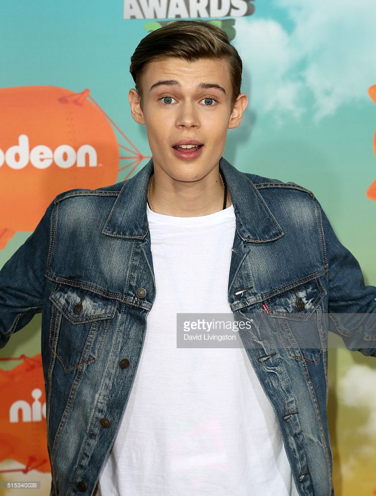 benlasniercrew's tweet photo. (HQ) @BenjaminLasnier at the Orange Carpet at the KCA's today (March 12). #benzilersunite #benjaminlasnier https://t.co/vSrLd2Llus