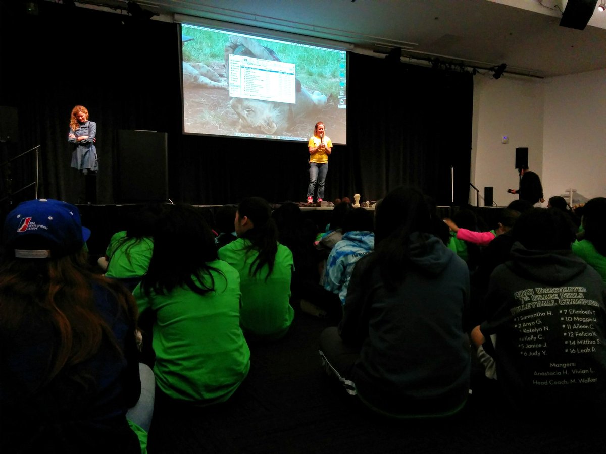 MaraLuHC's tweet image. Inspiring girls @ComputerHistory. Opening eyes to #STEM #Design_Code_Build #BayArea #Education