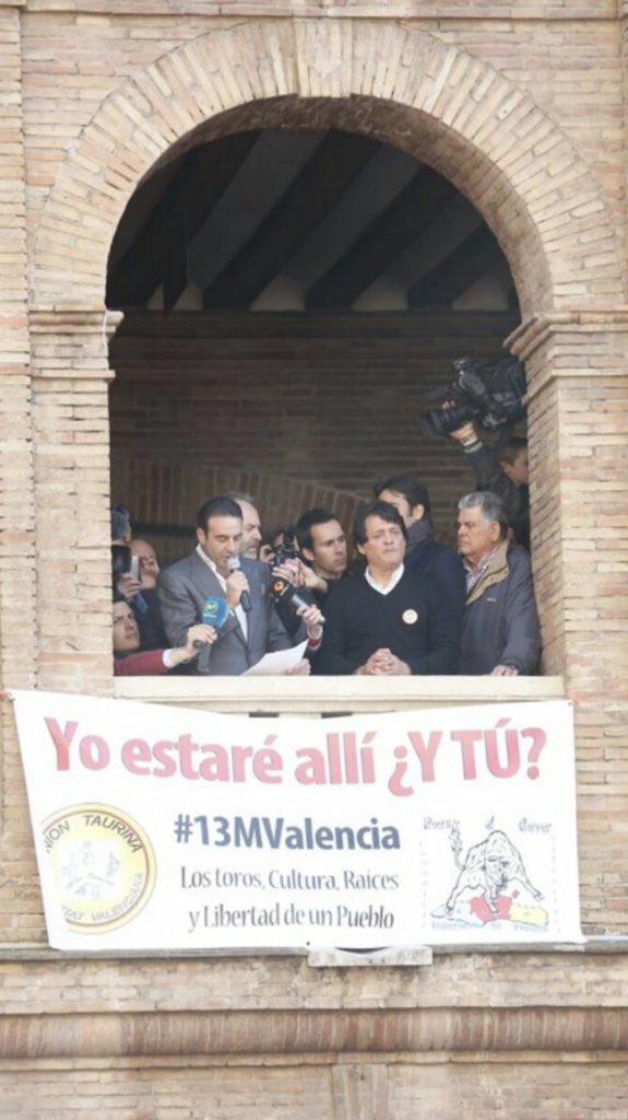 EPonceOficial's tweet photo. Día histórico, hoy en Valencia, para reivindicar la tauromaquia en todos los sentidos y con argumentos! #sialostoros https://t.co/qqVjGZVpzB