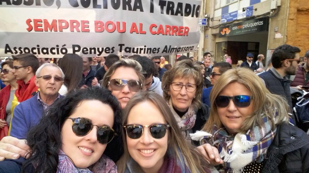 Patricia_Rguez's tweet photo. Del #Castellón15F al #13MValencia con @ACT_Aficionades #SíToros #SíBousAlCarrer https://t.co/3SzALr3zFi