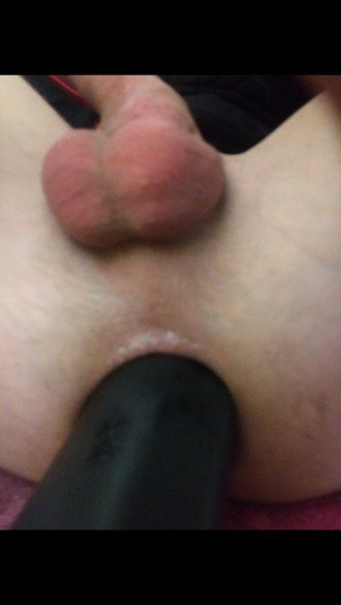 When i use my new very big dildo, i'm feeling good... Want to see? ??https://t.co/SLIJJq6DLr https://t