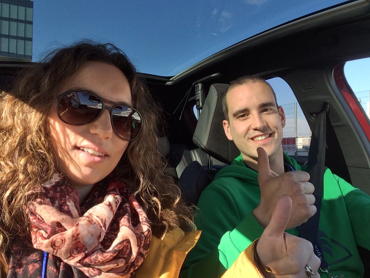 InmaLoki's tweet photo. Buena experiencia con el nuevo 308 GTI #BuscamosPilotos https://t.co/NrMiRWVEui