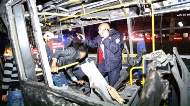 Ankara:Sessizliği bölen çığlıklar
<a href="/alperballi/">Alper Balli</a> izlenimleri
bbc.in/1RYFJ8f <a href="/bbcturkce/">BBC News Türkçe</a>
İç yakıcı ama durum bu