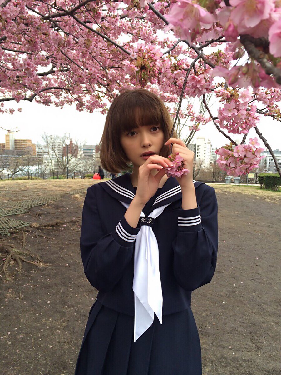 玉城 ティナ Tinatamashiro 初の週刊プレイボーイに載ってます 今日発売です 桜とセーラー ぜひにおねがいしますっ T Co Idiyt0ffpf Twitter