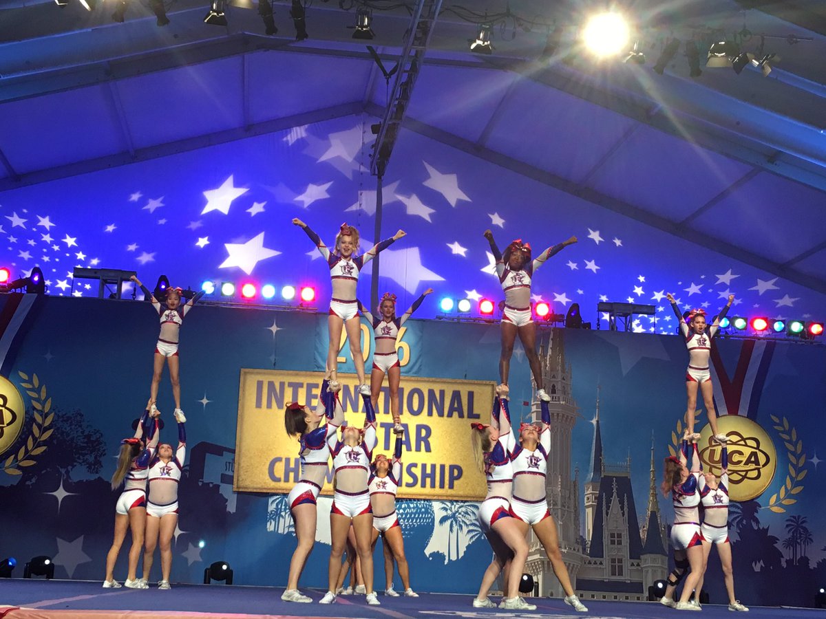 UCAupdates's tweet photo. The crowd was fired up for Cheer Florida Allstars-Sirens opening single base stunts! #UCAallstar https://t.co/yl7p2NGK5L