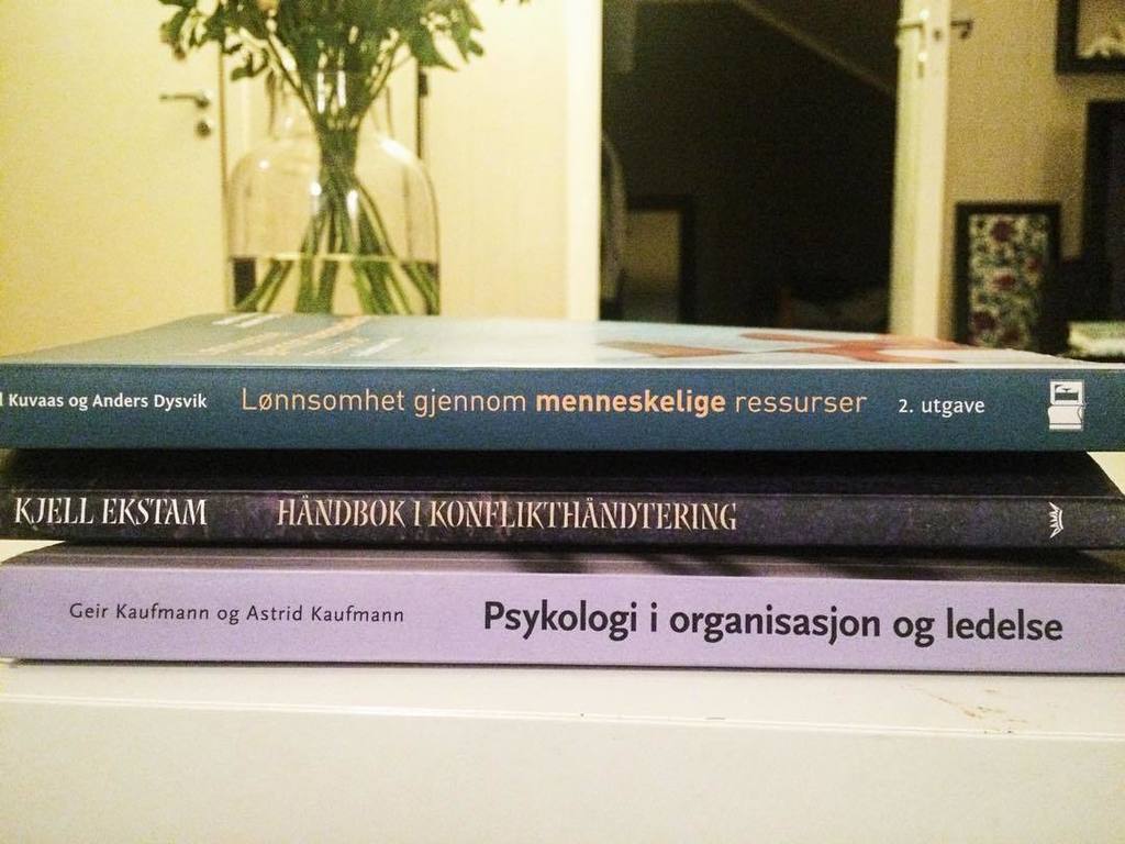 nervositee's tweet photo. Study sunday • #study #hr #hrm #psychology #organizationalpsychology #conflict #conflictma… https://t.co/MKA0MS7AjD https://t.co/jPl2SM20x7