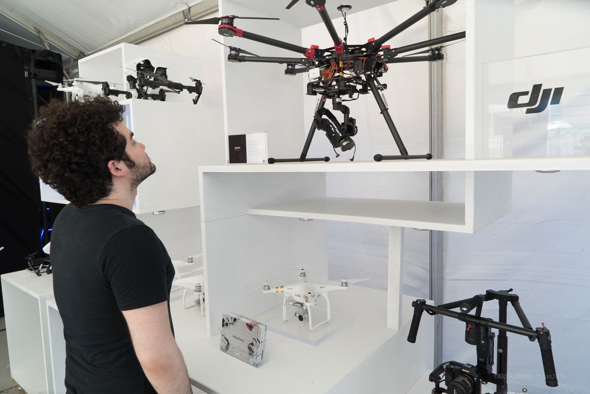 DJIGlobal's tweet photo. Scenes from Day 2 at The #DJI Phantom 4 Lounge #DJISXSW @SXSW https://t.co/hRE2hn9t2B