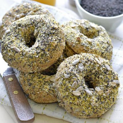 FitnessMagazine's tweet image. Gluten-free red velvet waffles, vegan bagels, and more breakfasts worth waking up early for: spr.ly/6014B5Hxs