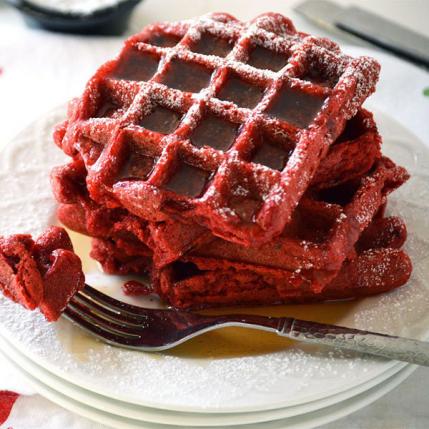 FitnessMagazine's tweet image. Gluten-free red velvet waffles, vegan bagels, and more breakfasts worth waking up early for: spr.ly/6014B5Hxs
