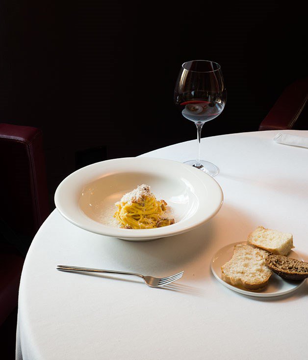 GourmetTweets's tweet photo. Here's where to find the best cacio e pepe, Jewish-style artichokes or pizza Romana Rome. https://t.co/dbfoL4GWqe https://t.co/Ex4TEqqWZG