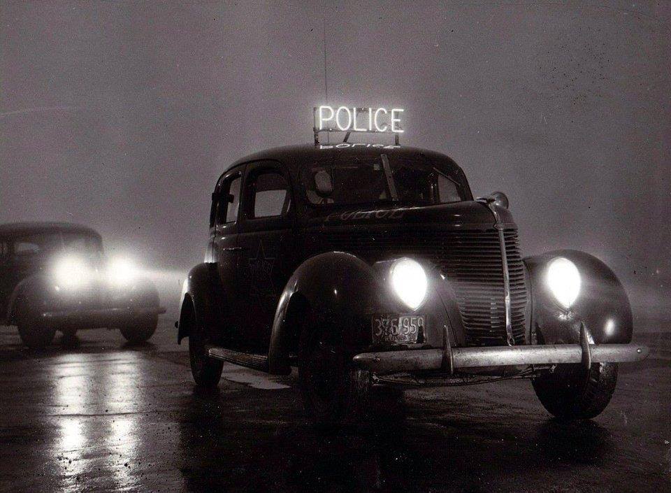 CityLifeChicago's tweet photo. A Chicago Police squad car, circa 1939. #ForgottenChicago #ChicagoHistory https://t.co/rcEEqhES4G