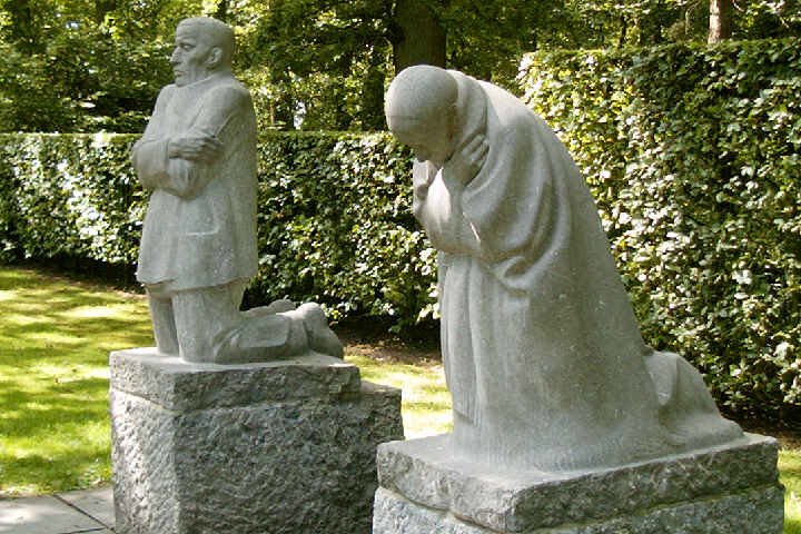 frjoshTX's tweet photo. Talk about #KätheKollwitz and her memorial for her son #DieEltern in my homily; I think the most moving of #WWI. https://t.co/wQiBnpwe6S