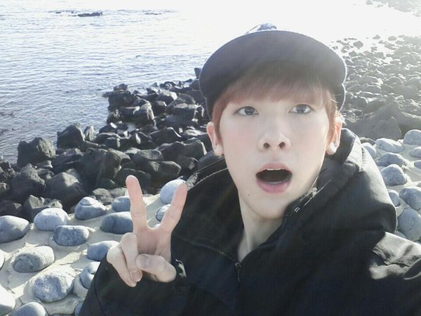 6ASEUTRO's tweet photo. 뮤직비디오 야외촬영때 찍은 셀카!!!~ 풍경진짜 이쁘지않아요??ㅠㅠ또가고싶당 #아스트로 #숨바꼭질 #아로하 https://t.co/TM2GBOOiiA