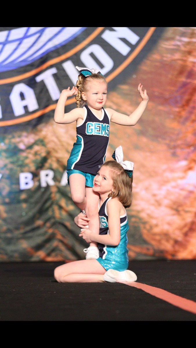 wallstmom's tweet photo. So proud of my frostbites - they looked so cute! #gemscheer #frostbite #gemstinysarecuterthanyours #proudmama https://t.co/KjlOKbJTiw