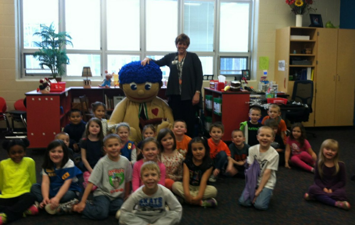 MrsGhesquiere's tweet photo. Nurse Teri and Stuffee visited to help us learn about our Amazing body! #OtsegoKnights #Stuffee https://t.co/OLFqGOMc9Z