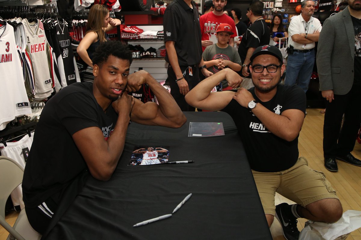 SamuelChhabra's tweet photo. I cheesed way to hard , and I need to do curls badly ... #Miamiheat #nobiceps https://t.co/tXR44MTU4p