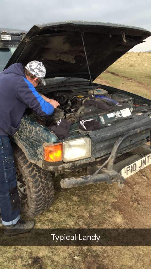Greenlaner91's tweet photo. Wouldn't be a day out in a #landrover without something going wrong! #greenlaning #byway #300tdi https://t.co/VP7gBKZxZw