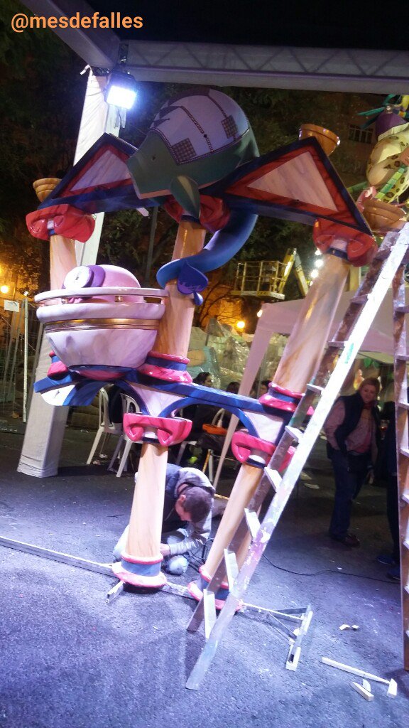 Sergio Amat està plantant la <a href="/fallazenete/">fallazenete</a> #Falles #Fallas #Falles2016 #Fallas2016 #Planta16