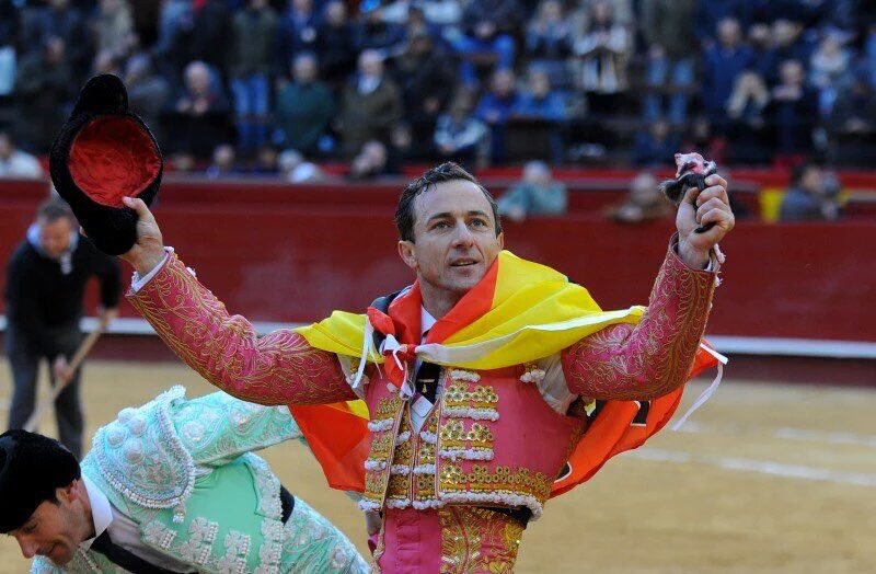 Cumbre el León de Murcia aun emocionado k raza y k pundonor <a href="/RRRafaelillo/">Rafaelillo</a> ole los torreros bravos