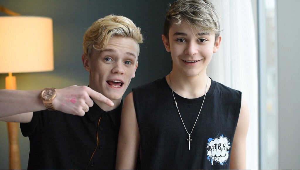 ftJanoskianx's tweet photo. I CANT WITH MY LIFE @BarsAndMelody #BAMInSouthAmerica https://t.co/LwwY3wvUOn
