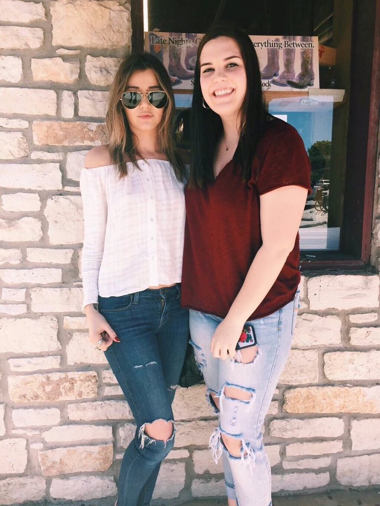 EleanorDiamonds's tweet image. Eleanor with more fans today! 💗