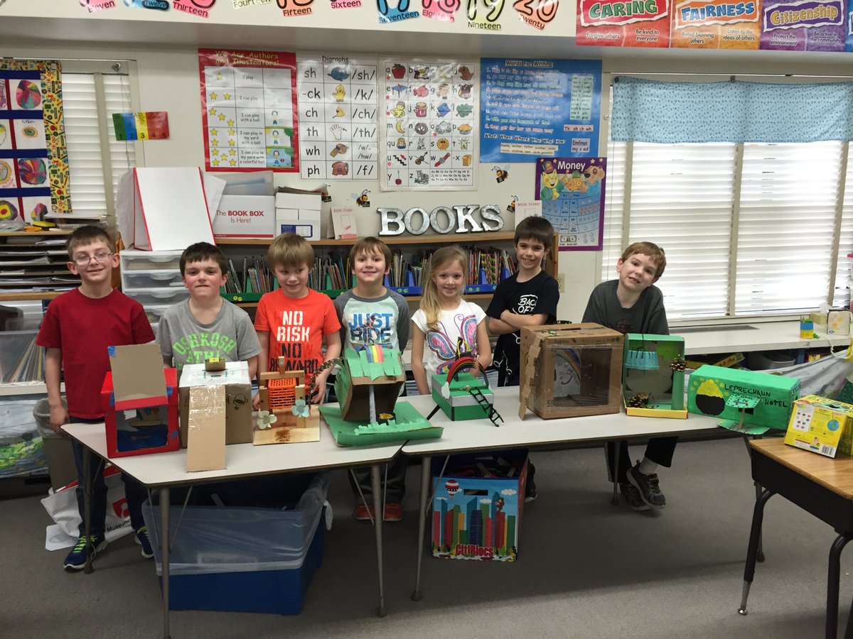gr1smarties's tweet photo. #1stchat #leprechauntraps Leprechauns beware, we have lots of traps set up to catch you in our classroom. https://t.co/ai4lWeeeTZ