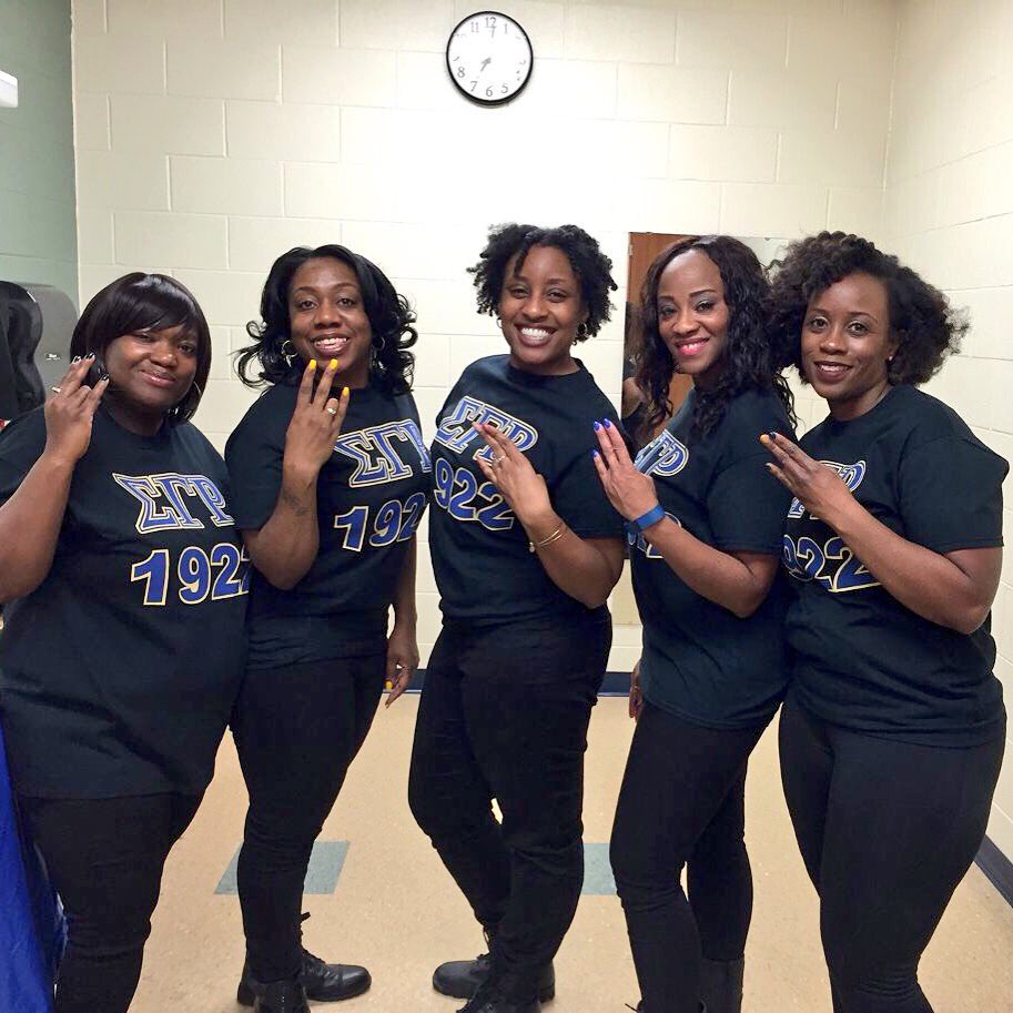 SGRHO_ZetaAlpha's tweet image. Grad chapter did there thang at the step show! 💙💛😁 #sgrho #I TS #gradchapter #prettypoodle
