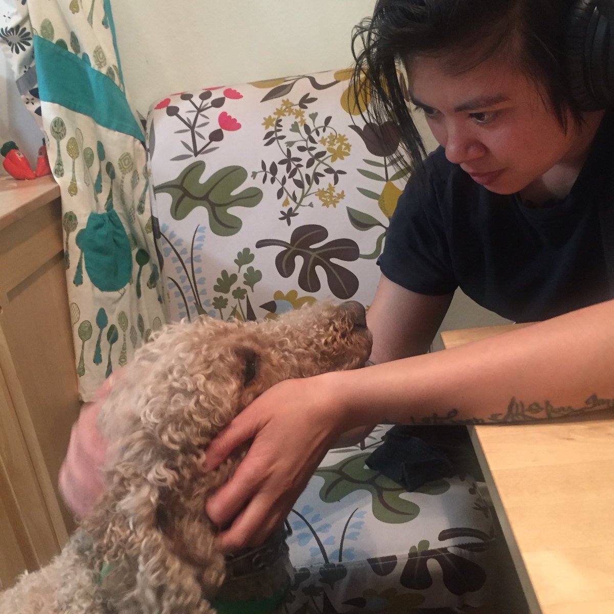 2girls1pupshow's tweet photo. .@SameeJunio working hard #podcasting with Sister, @laurentholly 's #pup! Ep coming soon! #hellolionface #pupcast https://t.co/y0bj9s7pTj