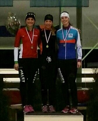 schaatsmeiden's tweet photo. .@JadevanderMolen met 7.17.8 2e op #NKneosenioren #5km @InekeeD 4e (7.22.8 PR) #paletschilderwerken #mkbasics.nl https://t.co/00sbj1nCHH