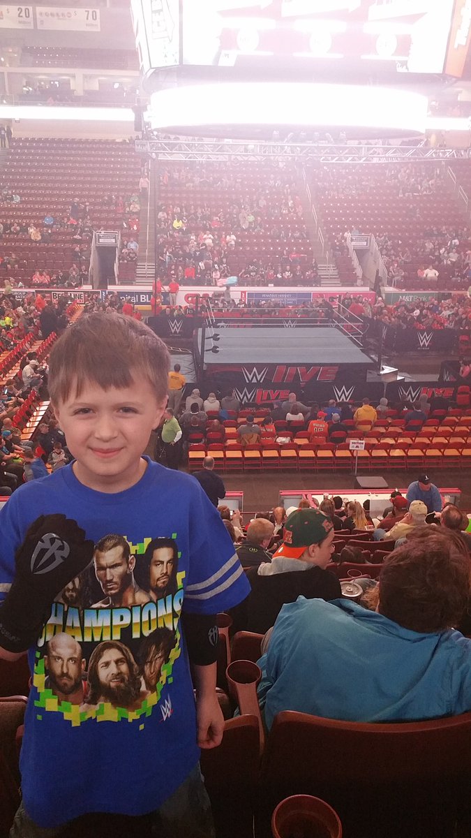 greg_kwiat2's tweet photo. Ready for #wwehershey https://t.co/3aiIGFGnIG