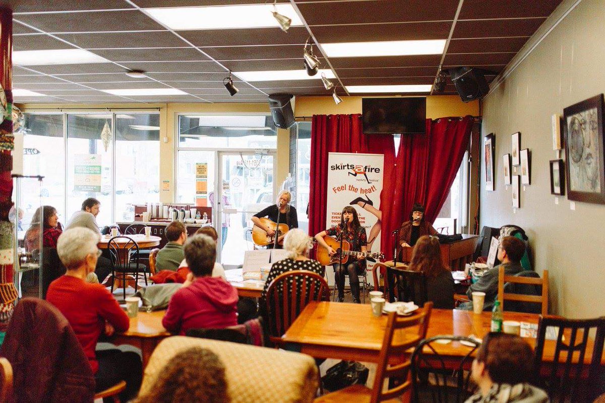 Did you see <a href="/KimberleyMacGre/">Kimberley MacGregor</a> <a href="/JustineVmusic/">Justine Vandergrift</a> &amp; <a href="/adrifishbones/">Adri meeks</a> yesterday at <a href="/thecarrot118/">The Carrot Coffeehouse</a>? #yegmusic