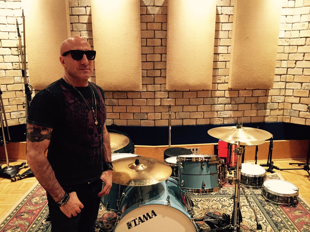 AronoffOFFICIAL's tweet photo. Hey everyone! We will go live real soon from the studio. Just sorting some technical stuff out! Kenny a https://t.co/sKbfWAOkYS