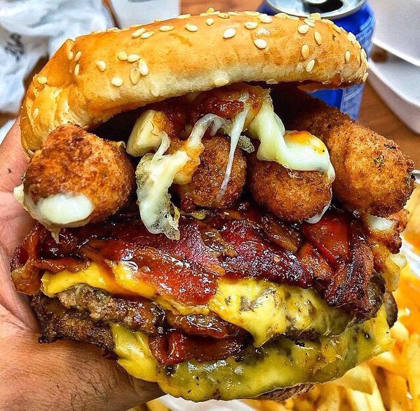ItsFoodPics's tweet photo. Double Bacon Mozzarella Stick Cheeseburger! https://t.co/xQxRMU8tQL