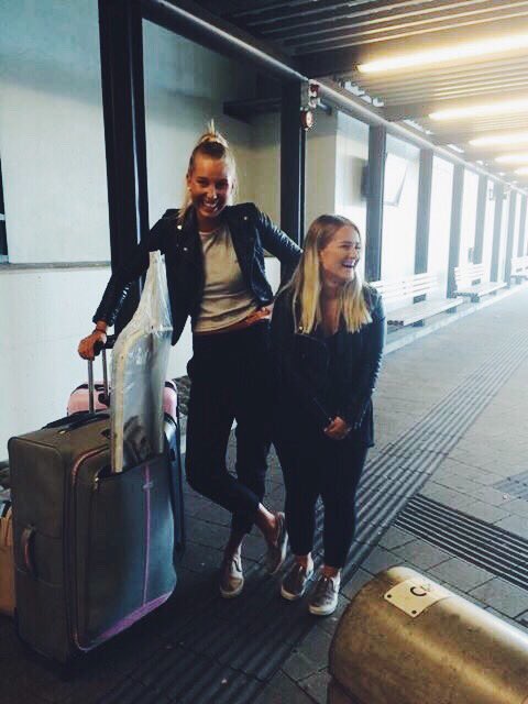 ffeliciapersson's tweet photo. Trots våra 30 cm i längdskillnad är vi ganska glada ändå. Jag och bf https://t.co/1FYiGdeNL3