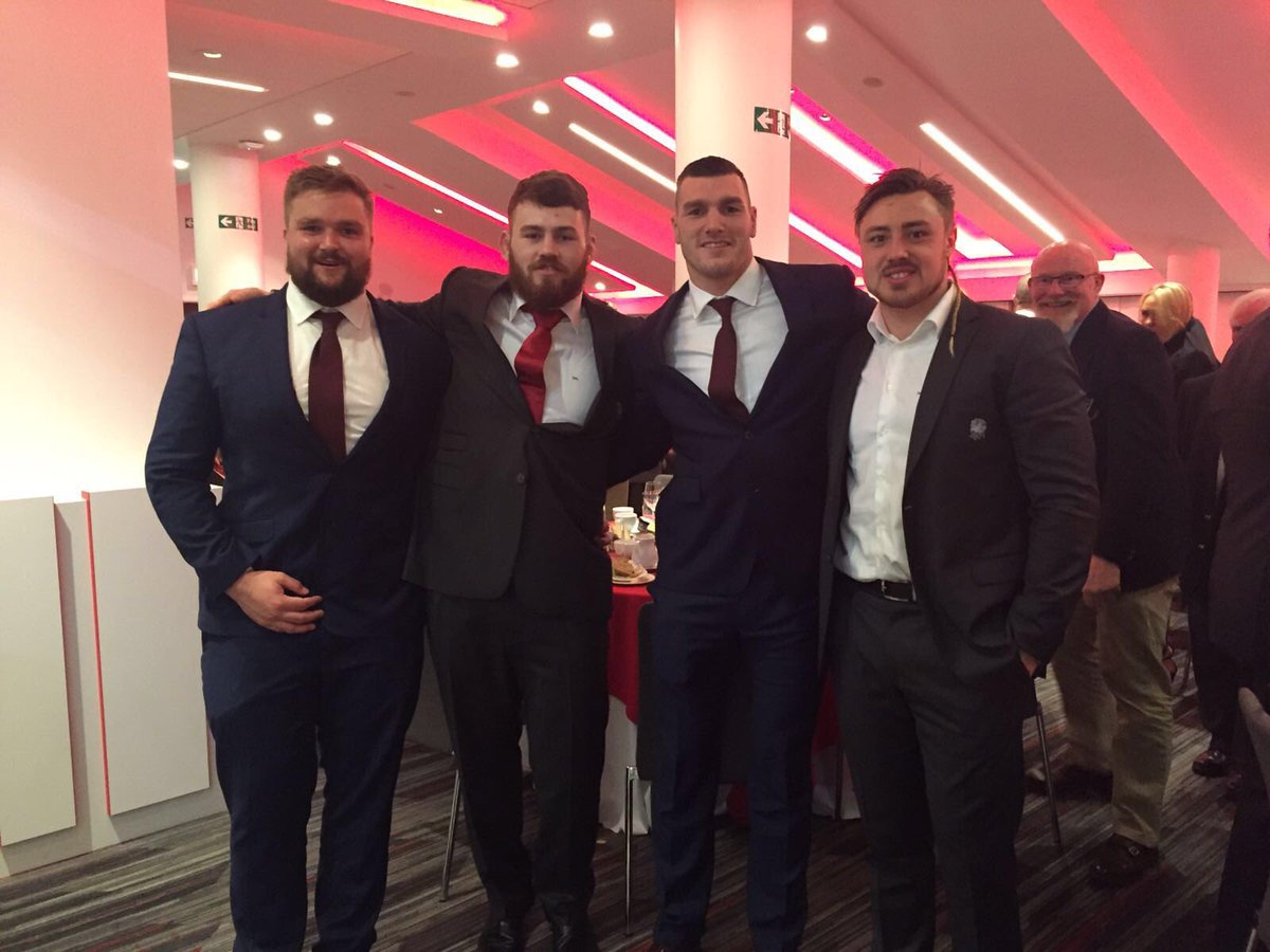 TomJ_11's tweet photo. Nice to catch up with the Cornish massive @nowellsy15 @1_Dickie . Congrats on the win lads https://t.co/t4xZJlFgEr