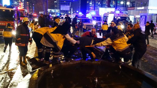 bbcturkce's tweet photo. Sağlık Bakanı: #Ankara saldırısında 34 kişi öldü, 125 kişi yaralandı https://t.co/K3EkhCZd3h https://t.co/jWq4J7iKTS