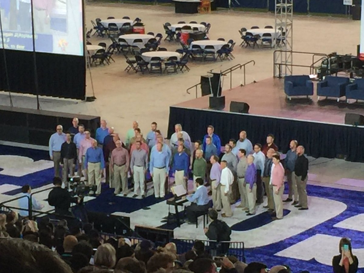 NASPA_MMKC's tweet photo. Men's Chorus #NASPA16 https://t.co/JHxW3cEAn2